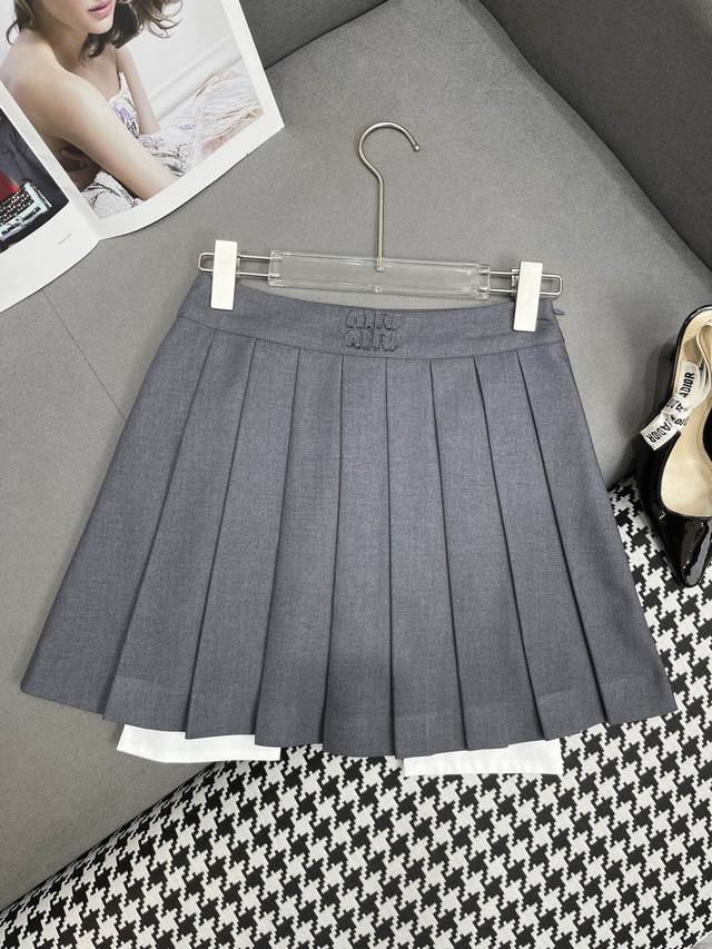 Miumi* 24Ss夏季新款半裙 下角白边撞色设计 字母绣花点缀 高品质 两色三码sml