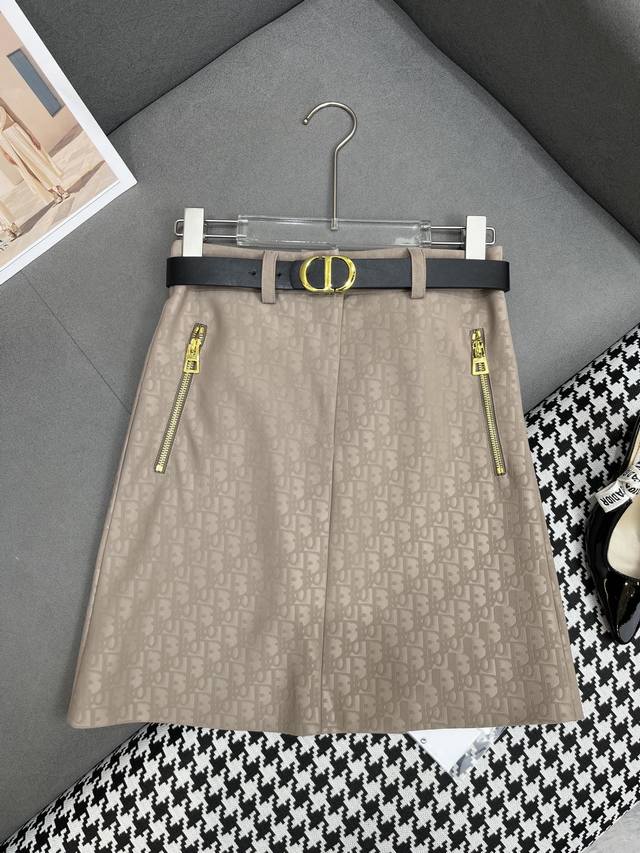 Dio* 24Ss夏季新款短半裙 侧拉链口袋设计 老花图案面料装饰 搭配腰带 做工精细 两色三码sml