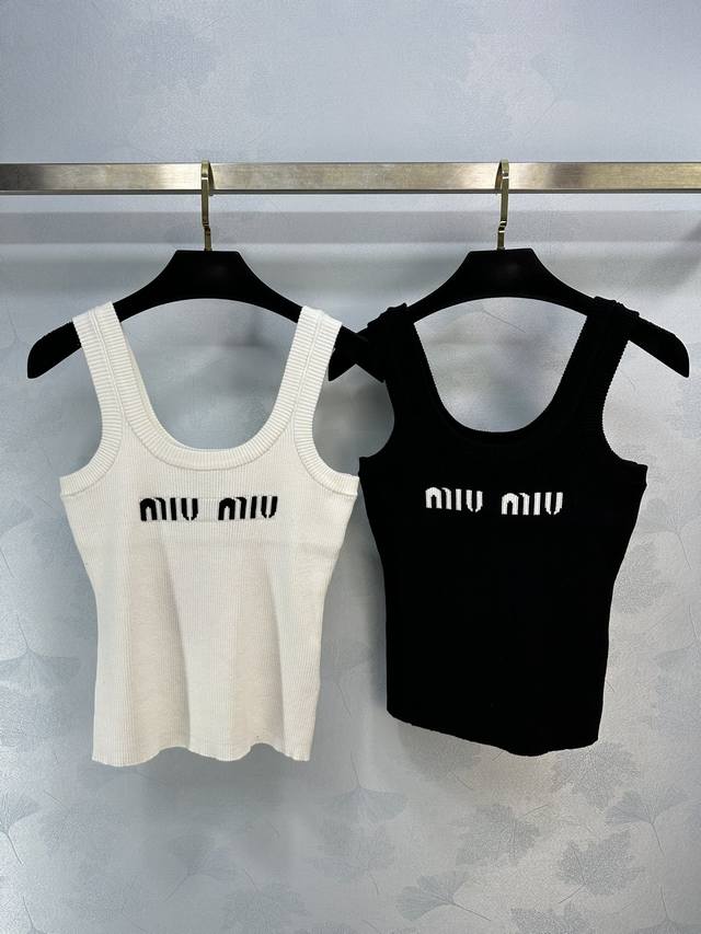 Miumi*夏季新款针织上衣极简黑白搭配logo元素减龄又活力 凸显甜美感 2色3码sml