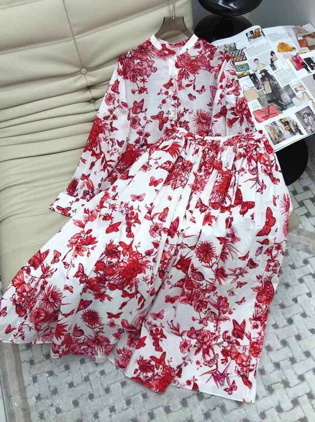 上衣 半裙24年 Dior最新款蝴蝶印花衬衫高腰蝴蝶印花半身裙 两件套 印花定位裁剪，真的像一只花蝴蝶，这次cruise系列以蝴蝶为灵感，大多数单品都可以看到小