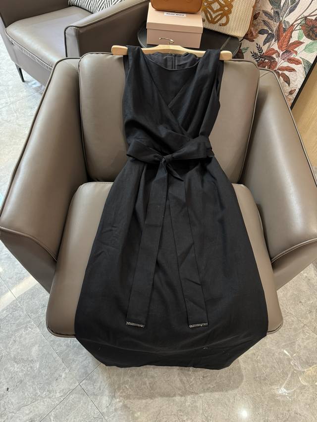 Lz026#新款连衣裙 Bc 亚麻无袖v领设计 链条腰带 连衣裙 黑色 白色 Sml