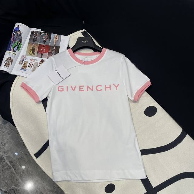 原版购入开发』Givenchy 24Ss新款 独家限定系列t恤 樱花粉和少女白两个配色哦，经典合体版型字母t恤！粉 白sml大货实拍