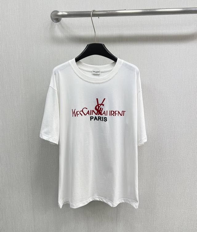 Ysl24Ss春夏新品字母logo短袖t恤！一整个简约搭配神器，简单字母点缀真的巨好穿！配一切外套或丝绒短裤都！首批大货已出，品质无压力 大货以出～ 尺码sml