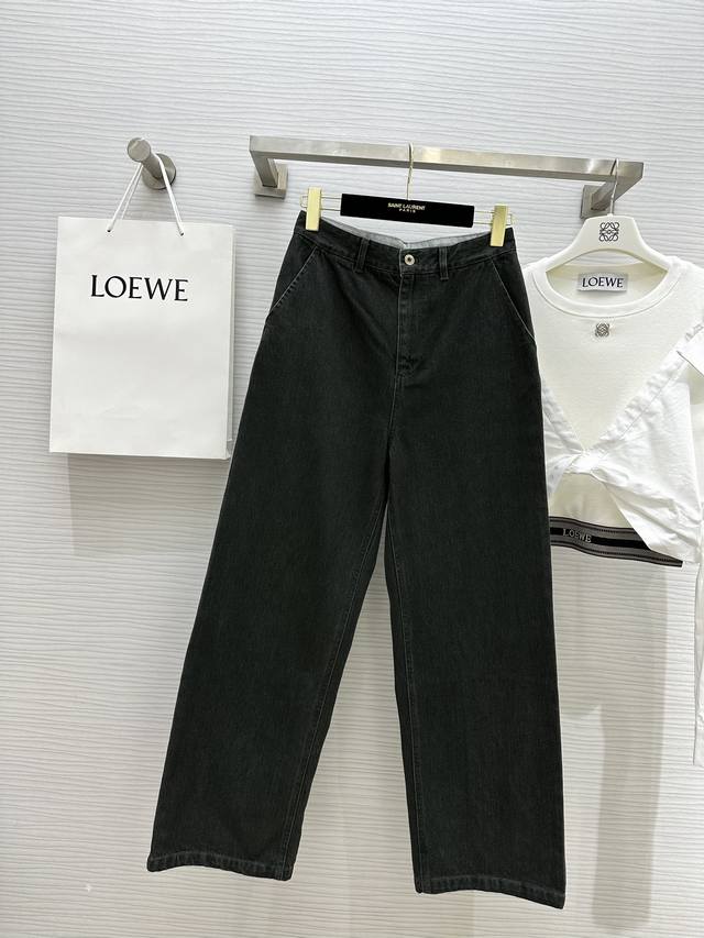 Loew2Ss最新款 熊猫刺绣系列高腰直筒牛仔裤 高级墨绿色显白又高级 上身酷飒有型 基础版型百搭不挑人 可爱俏皮熊猫图案点缀 上身巨显身材 超级酷帅 搭配各种
