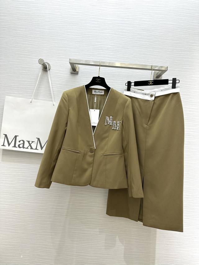 外套 半裙高阶精致西服套装#Maxmar2Ss最新款 手工钉珠套装 V领廓形西装外套中长款包臀半裙 气质满满的一套 上身不要太好看 时髦兼具干练通勤范 一套搭配