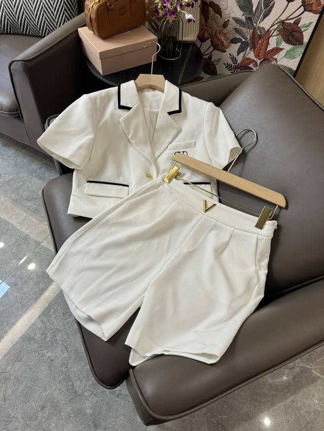 Mq24025#新款套装 Valentino 短袖西装上衣短裤套装 白色 黑色 Sml