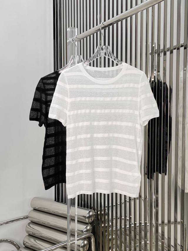 新款！最新ch 24New 微透视条纹针织短袖打底。尺码：Sml。颜色：黑、白。