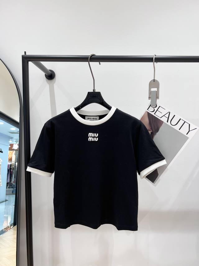 Miumi* 2024夏季新款t恤，原版开发，经典撞色领印花搭配立体品牌logo，Sml