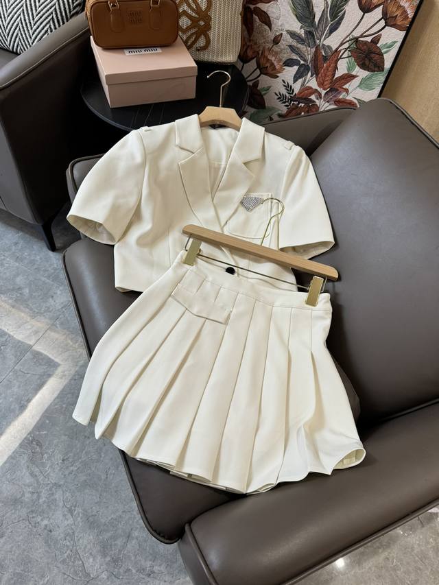 Mq24021#新款套装 A 烫钻短袖上衣半裙套装 黑色 白色 Sml