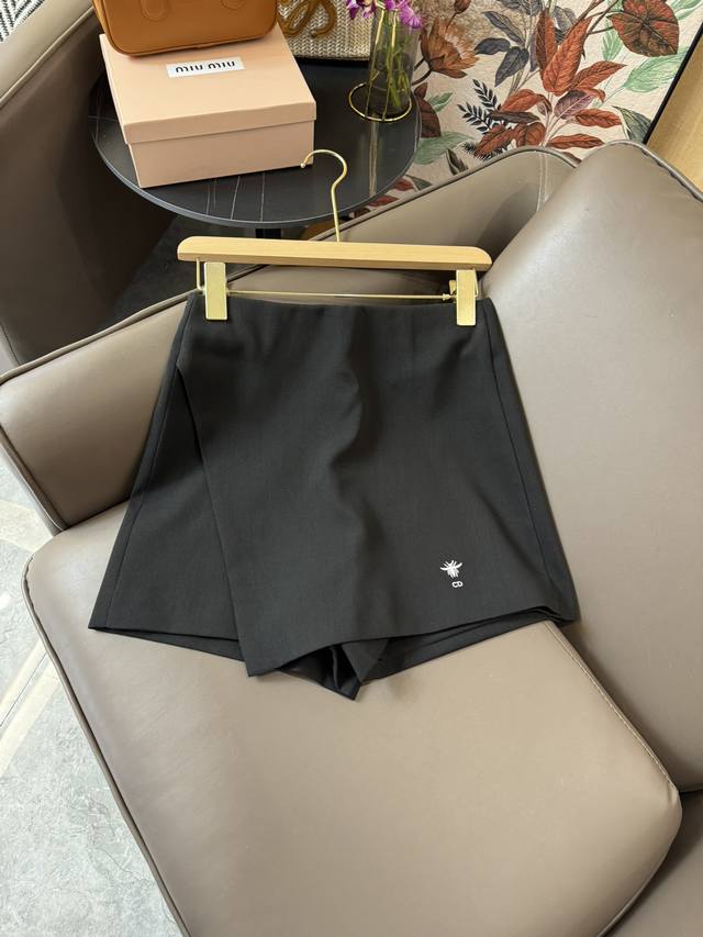 Zy006#新款短裤 Dior Cd小蜜蜂 刺绣 假两件短裙裤 杏色 白色 黑色 Smlxl