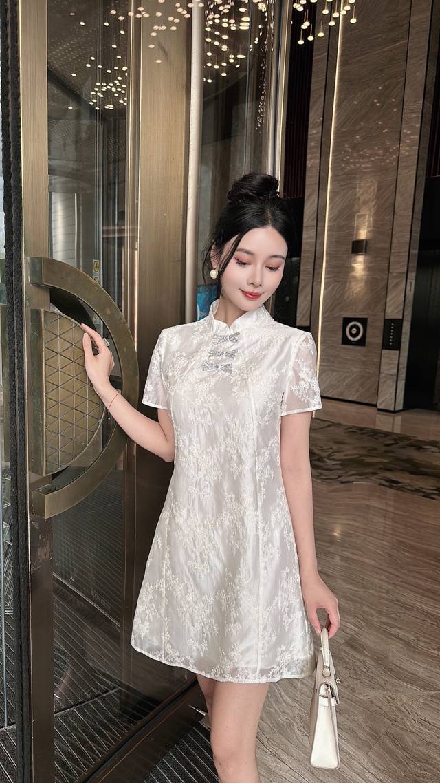 新中式绣花气质优雅修身显瘦连衣裙 两色smlxl
