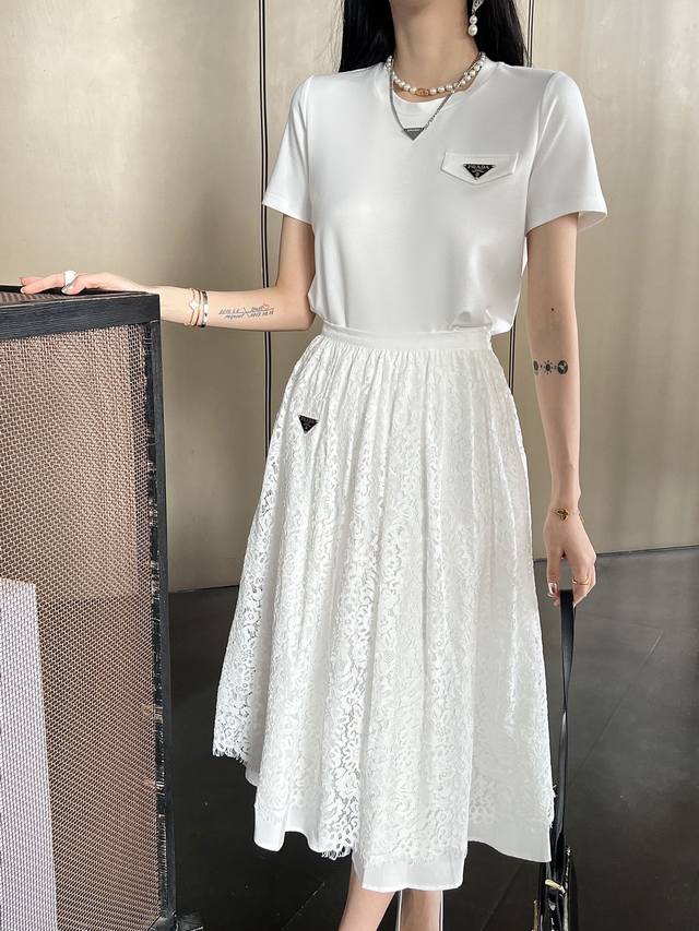 24Ss春夏新款t恤蕾丝半身裙套装 经典三角标装饰 优雅大方 两色三码sml