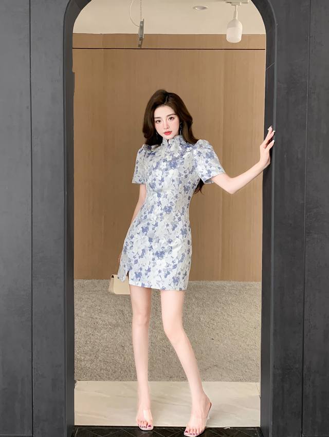 时尚新中式减龄人丝提花改良旗袍 材质 人提花 里料 弹力缎 尺寸 S~Xl 颜色 蓝色，粉色，白色