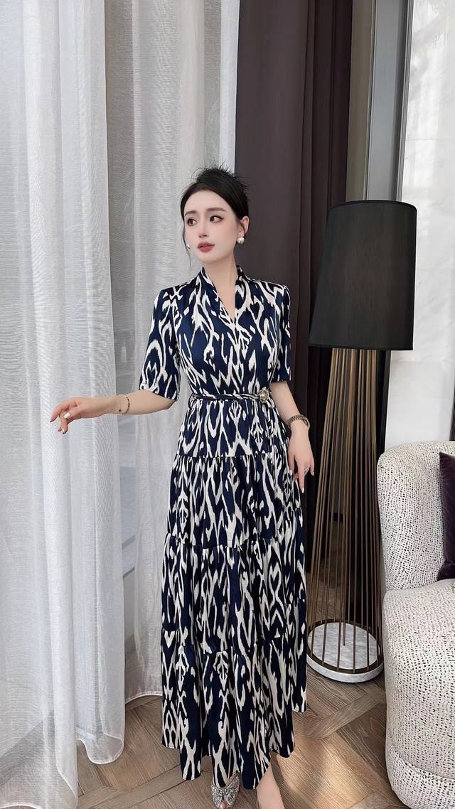 夏季新款连衣裙 品牌：土耳其系列 面料：定制的花面料 工艺：定制的皮带扣 颜色：黑花 豹纹 兰色 码数：S～Xxxxl
