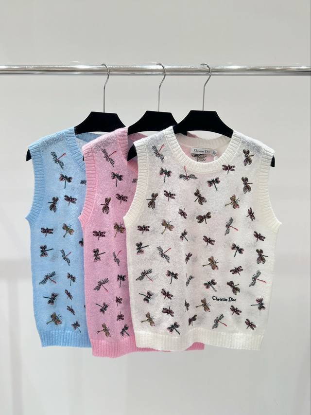 Dio春夏新款 彩色蜻蜓刺绣圆领针织背心，颜色：白色 蓝色 粉色，尺码：36.38.40。