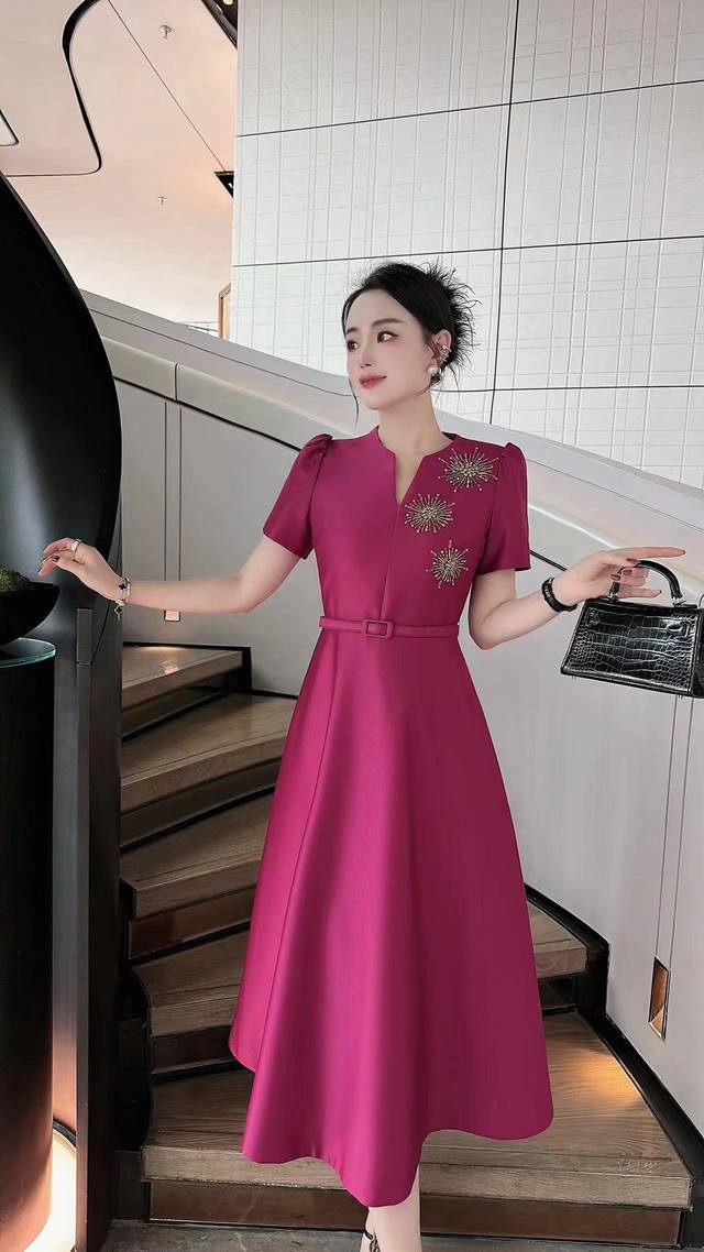 春夏新款连衣裙 品牌：设计师款 尺寸：S-Xxl 颜色：绿，黄，紫红