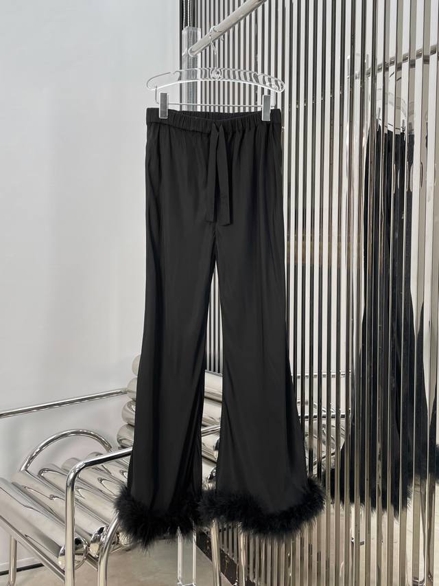 新款！最新slee 24New 重磅缎鸵鸟毛休闲长裤。尺码:Sml。 。