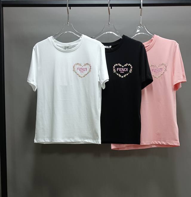 Fd2024夏季新品双logo字母粉色小爱心刺绣圆领短袖t恤