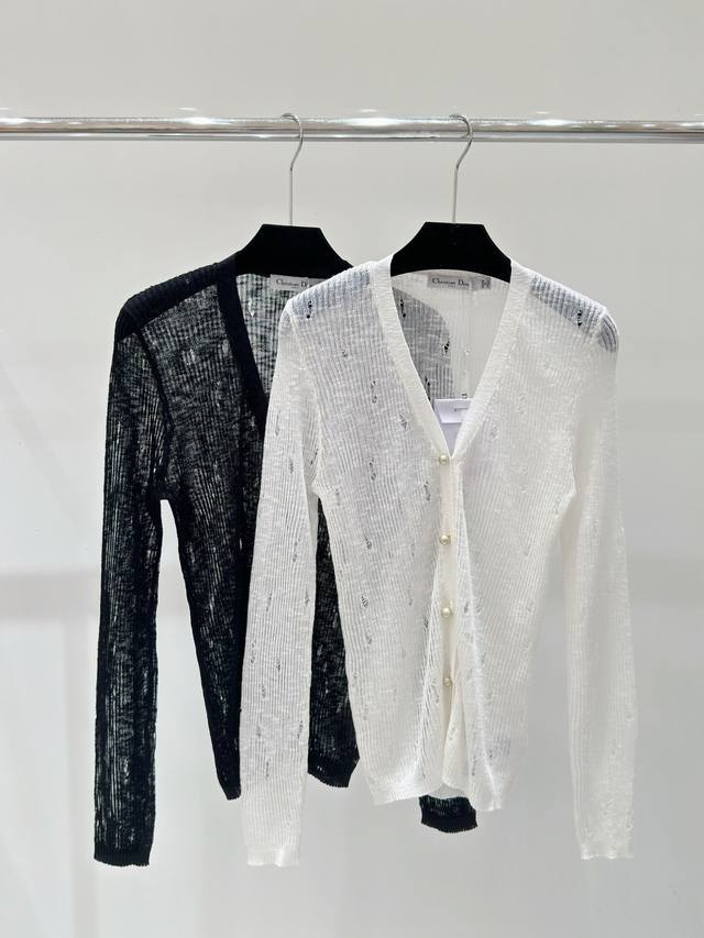 运费d家 春夏新款 镂空破洞v领珍珠扣针织开衫 颜色：白色 黑色 尺码：36.38.40