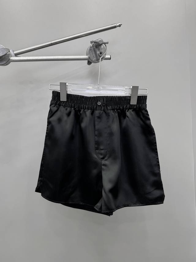 Alexander Wang｜新款短裤，醋酸面料垂顺有光泽，腰部镂空网纱拼接刺绣图案精致大方，A字版型遮胯显高，尺码sml ［洗涤须知：采用丝质专用洗涤剂，洗涤