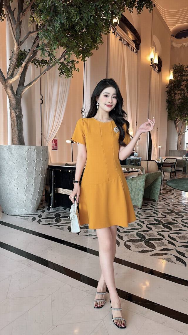 连衣裙 2054----夏季新款法式轻奢风精致高定钻石胸针连衣裙简约显瘦 黑色黄色 Smlxlxxl