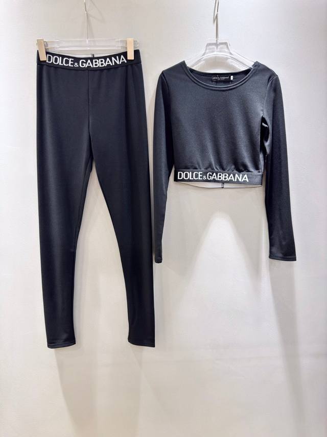 套装dolce & Gabbana 杜嘉班纳 爆款系列 定制字母织带显瘦短款上衣＋高弹力修身紧身裤长裤 套装两件套。Smlxl