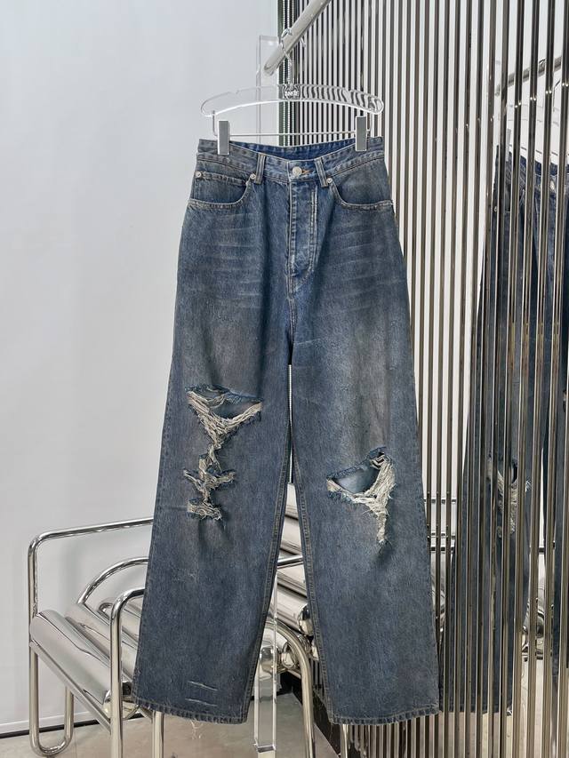 新款！最新ba 24New 做旧洗水破洞牛仔裤。尺码:Sml。 。
