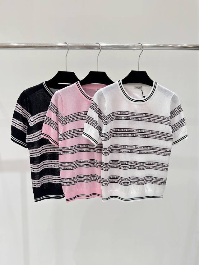 Miu家 春夏新款 条纹字母提花针织短袖 颜色：白色 黑色 粉色 尺码：36.38.40