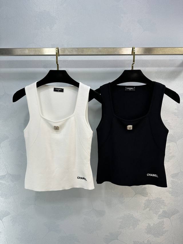 Chane*夏季新款针织上衣极简设计，黑白配色简约又高级，凸显精致名媛风 2色3码sml。