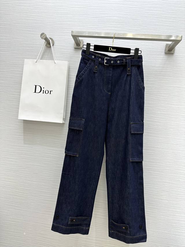 Dio2Ss春夏最新款 工装风直筒牛仔裤 双侧口袋设计 一整个时髦的工装裤子 非常百搭好穿 不容易出错 上身巨藏肉 无论什么腿型都妥妥显瘦起来 高品质定制 现货