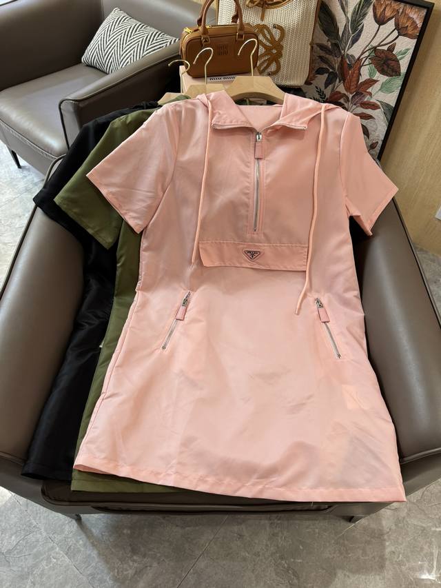 Xh031#新款连衣裙 Prada 三角标尼龙面料 短袖拉链连衣裙 黑色 绿色 粉色 Sml