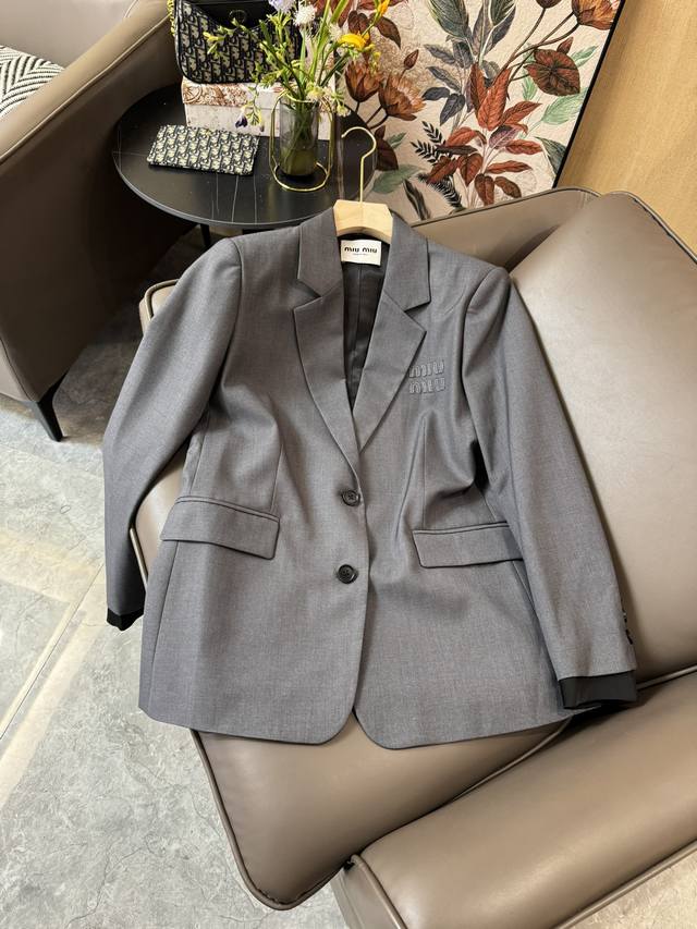 Hxz010#新款西装外套 Miu Miu 30% 羊毛 贴布绣花 西装外套 灰色 Smlxl