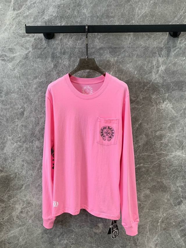 Chorme Heart* 24Ss 20周年香港限定粉色长袖t恤 版型阔身舒适，经典的品牌标识logo，颜色太好看了！克罗女孩必入！十拿十补爆款~走在街上吸睛