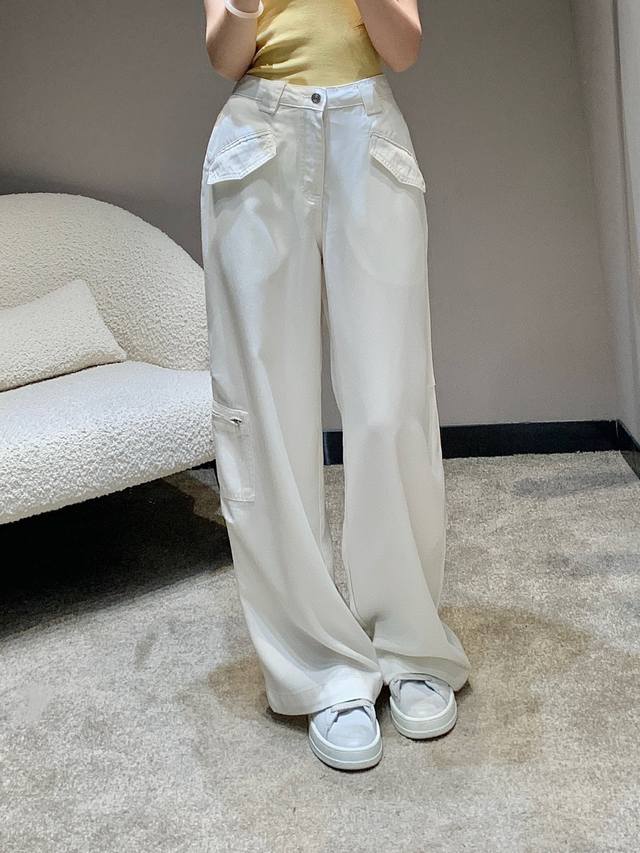 Maison Margi*La 2024春夏新款 工装式白色牛仔裤 经典双口袋装饰，工艺洗水，面料柔软，穿着舒适无束缚感，满满的慵懒风直筒版型，显高显瘦巨好穿，