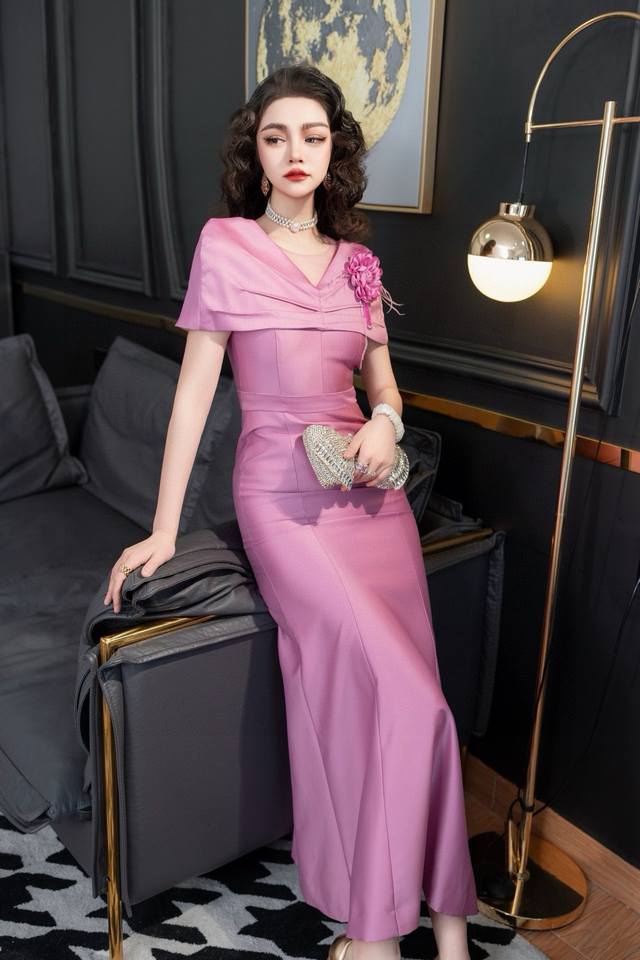 反单出 新款连衣裙 品牌：设计师款 颜色：紫色，粉色，红色 尺码：S- L