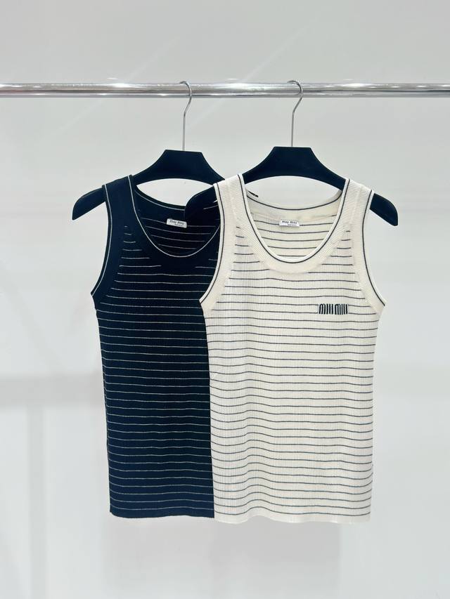 Miu家春夏新款 条纹字母提花针织连衣裙，颜色：白色 黑色，尺码：36.38.40。