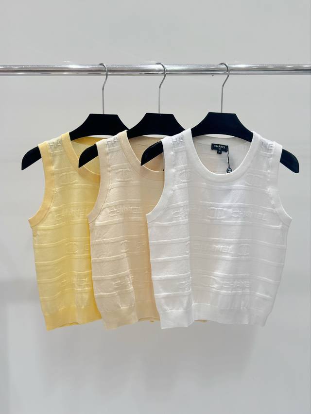 Chan小香 春夏新款 纯色条纹提花针织背心，颜色：白色 杏色 淡黄，尺码：36.38.40。
