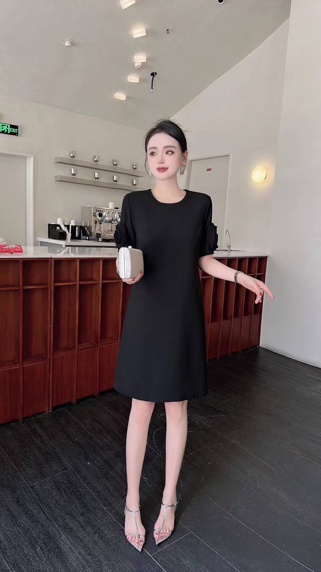 夏季新款连衣裙 品牌：设计师款 颜色：黑色 梅红 码数：S～ L