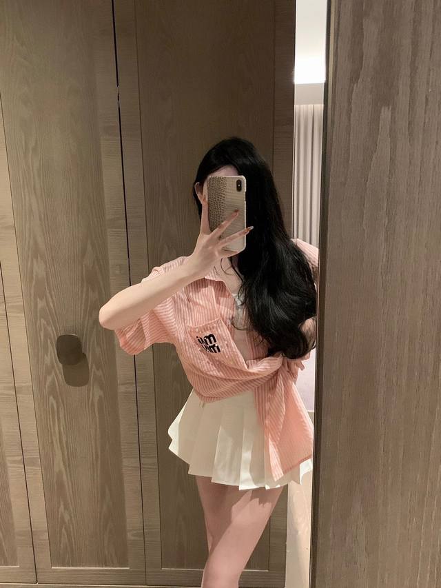 Miu'Mi*字母印花珍珠条纹短袖衬衫 粉色