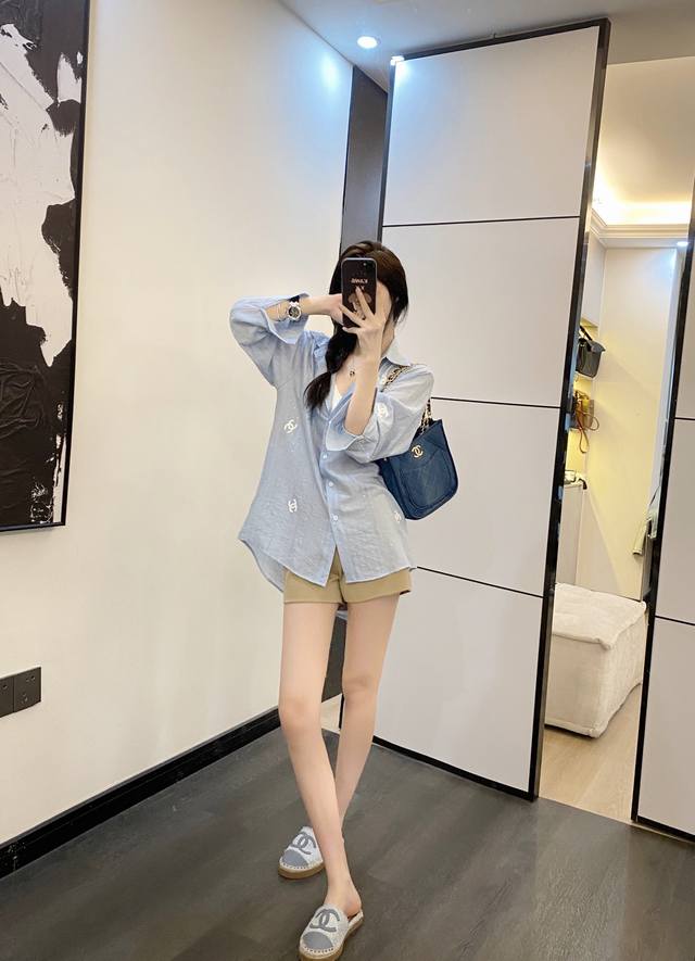 小香 满身烫金工艺超软超舒服防晒衬衣 Logo贴钻高级大气 蓝色 白色