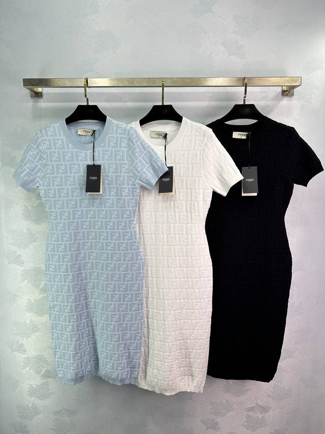 Fend*24春夏新款针织短袖裙 整件经典双f撞色logo提花设计 上身高级有气质 精致时髦 3色3码sml。
