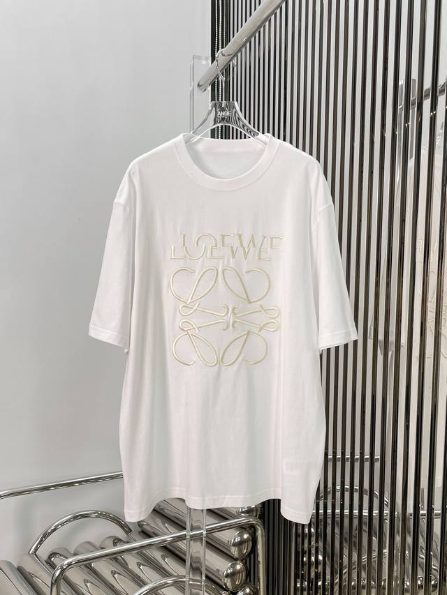新款！最新loew 24New 刺绣立体提花t恤。尺码：Sml。 。