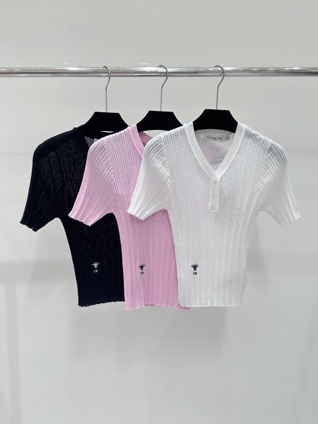 D家 春夏新款 纯色v领小蜜蜂刺绣针织短袖 颜色 粉色 白色 黑色 尺码：S.M.L
