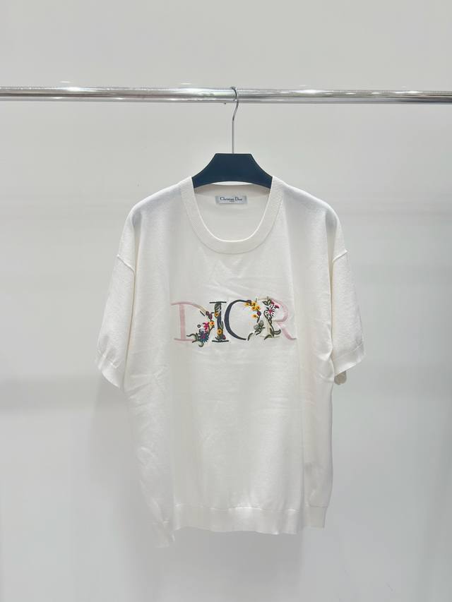 D家 春夏新款 花朵字母刺绣logo针织短袖 颜色： 白色 尺码：36.38.40