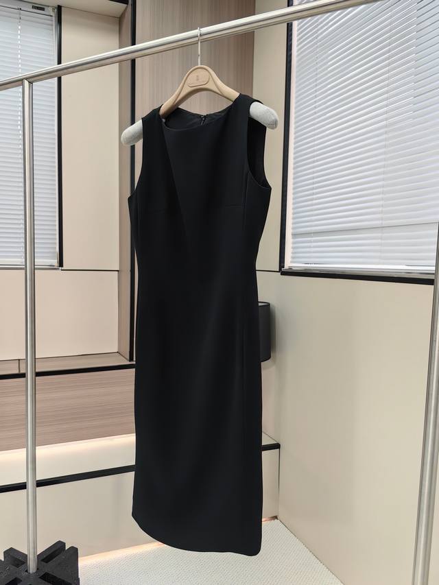 码数：S-M-L 醋酸修身连衣裙 两色 面料采用日本进口三醋酸纤维混纺材质，轻薄透气，垂坠顺滑好打理。 高配比的醋酸纤维恰到好处，光泽柔和自然，看上去篙级又有质