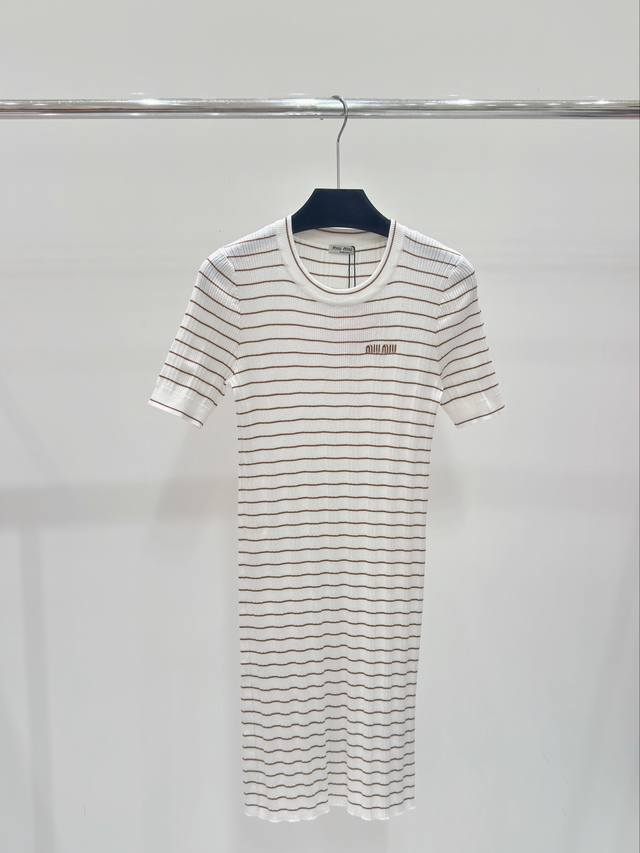 Miu家 春夏新款 条纹字母提花针织连衣裙 颜色 白色 尺码：S.M.L