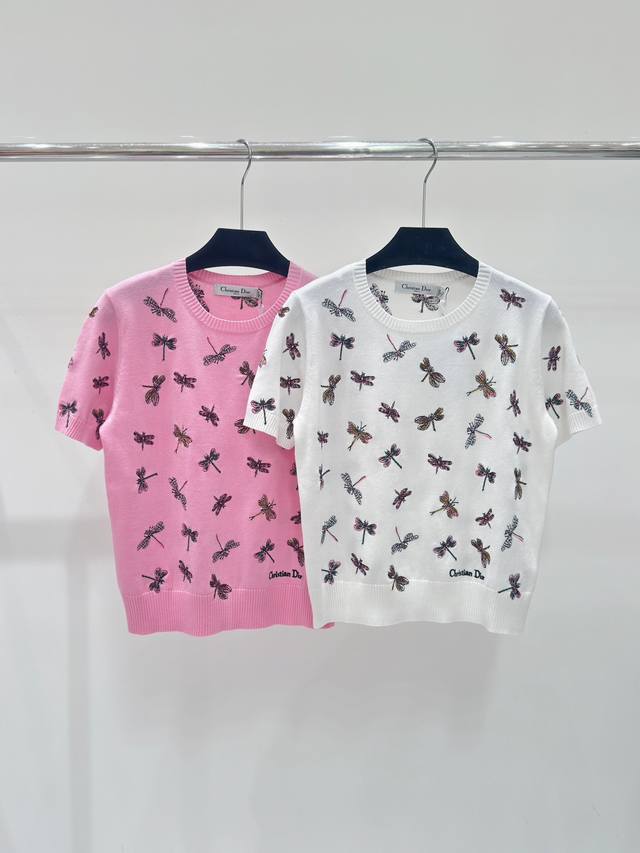 D家 春夏新款 彩色蜻蜓刺绣圆领针织短袖 颜色：白色 粉色 尺码：36.38.40