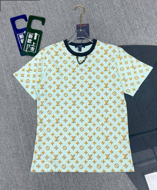 Louis Vuitto*2024新款夏季logo印花短袖t恤，加上领口链条，青春活力 减龄洋气十足。单色sml