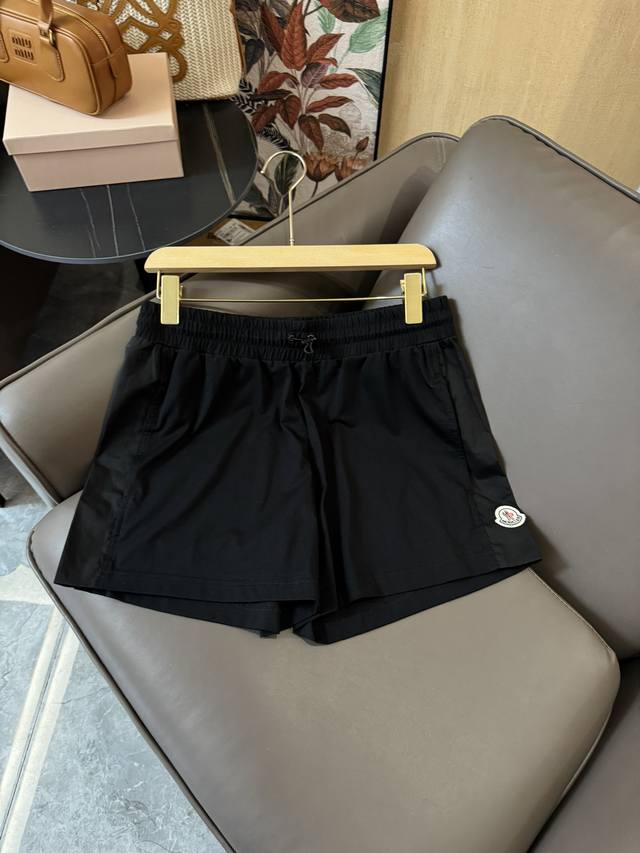Dh991#新款短裤 Moncler 最新款 抽绳设计 小logo 经典色 百搭短裤 米白色 黑色 Sml