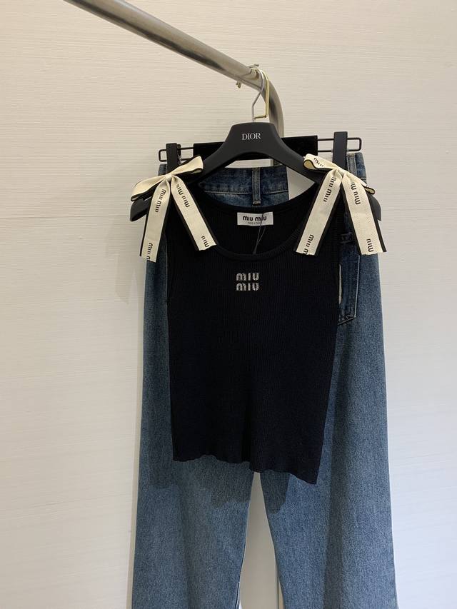 夏季新款 蝴蝶结吊带背心，胸前贴布烫钻设计，简约时尚 颜色：黑色 白色 码数：